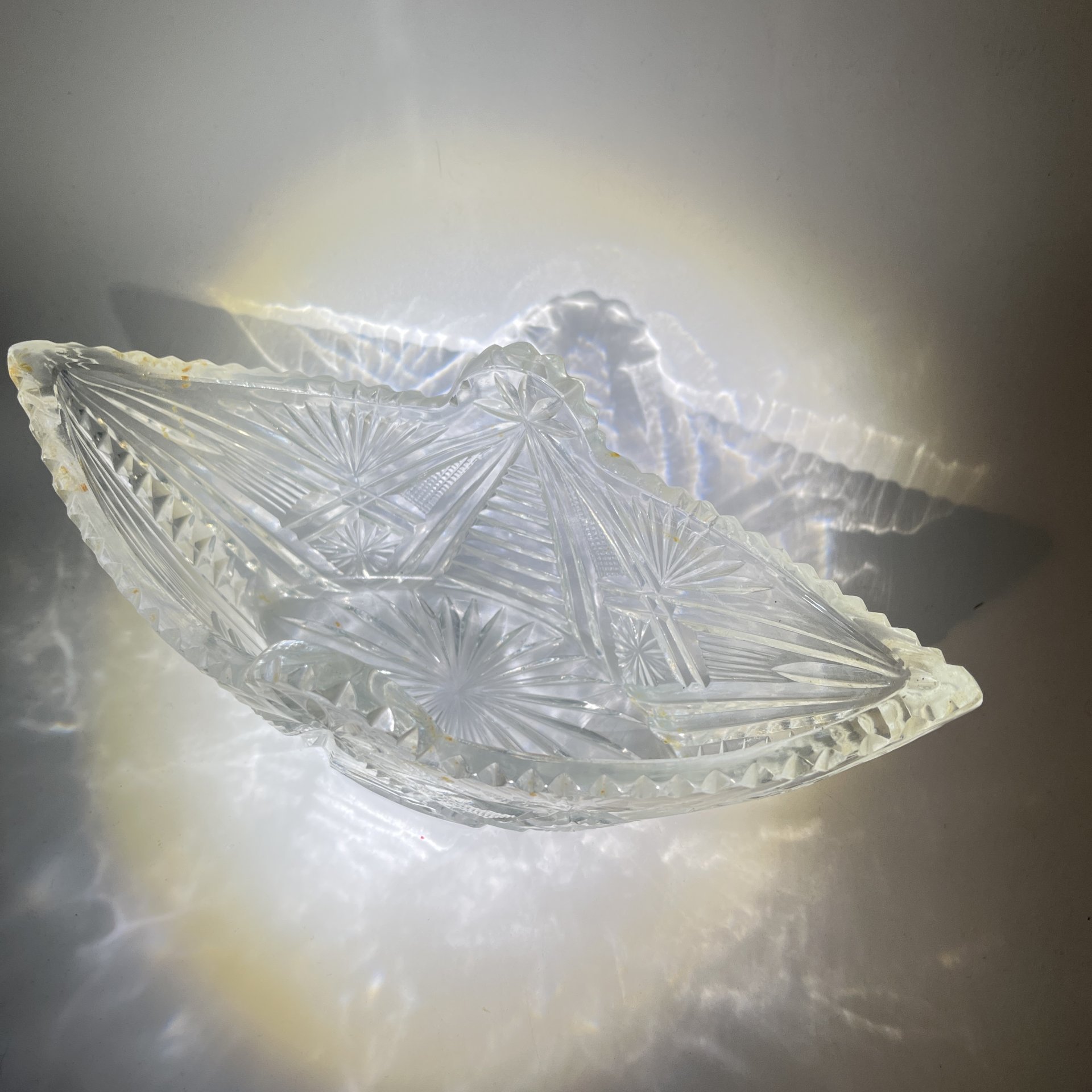 Салатник-ладья с резным геометрическим декором, хрусталь, алмазная грань, СССР, 1970-1990 гг.