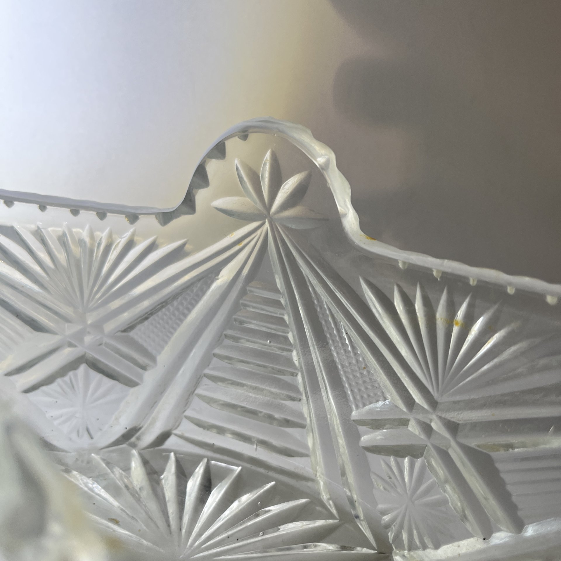 Салатник-ладья с резным геометрическим декором, хрусталь, алмазная грань, СССР, 1970-1990 гг.