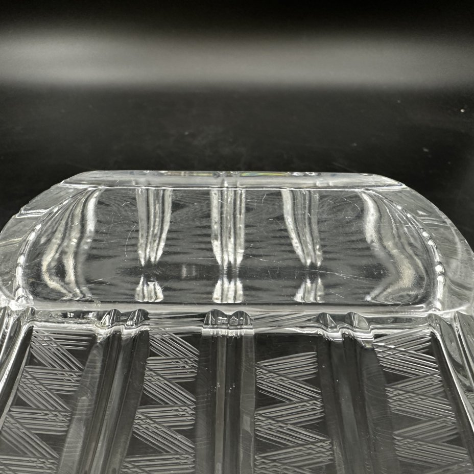 Салатник украшенный геометрическим узором