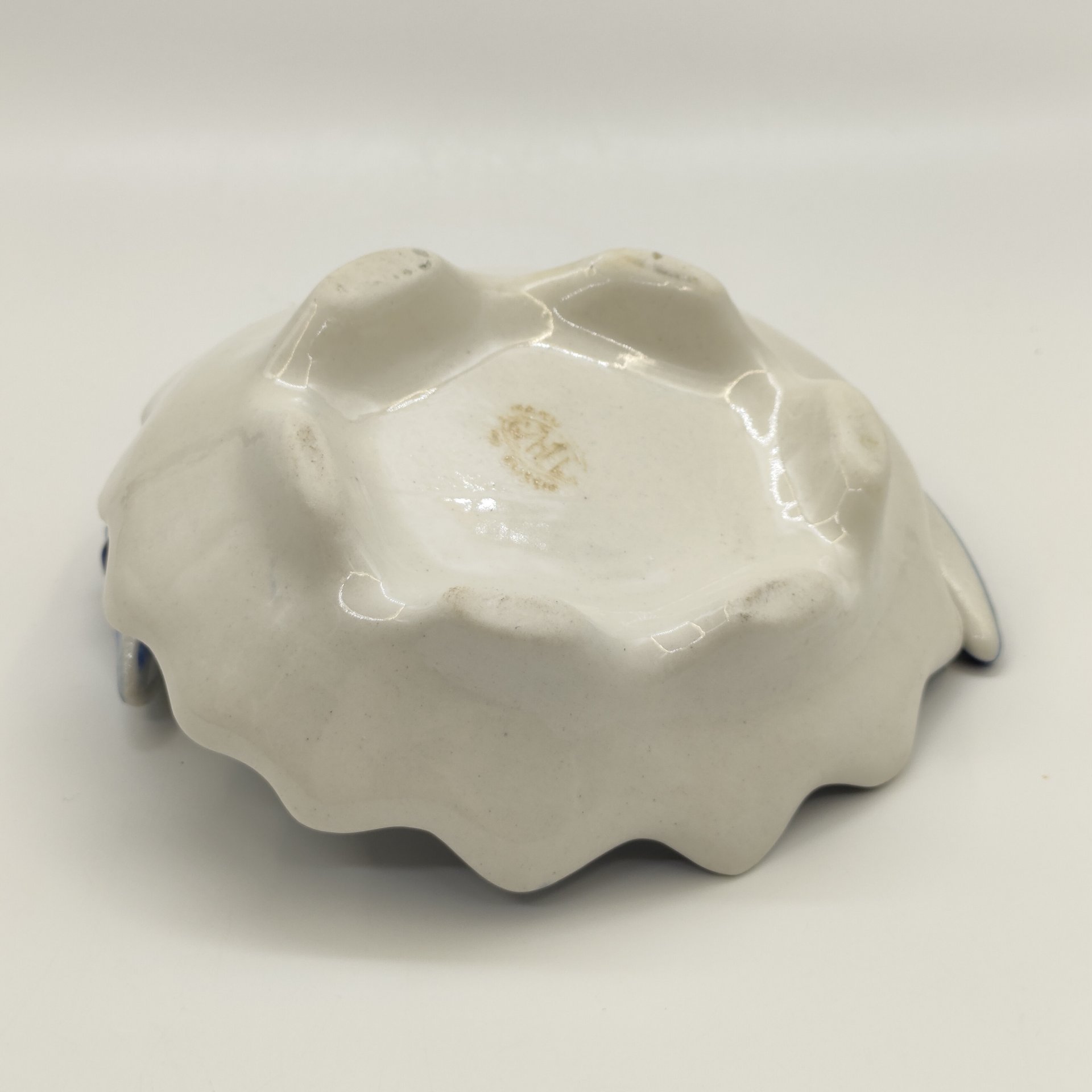 Икорница "Рыба" с цветочным декором, Гжель, фарфор, роспись, СССР, 1991-2015 гг.