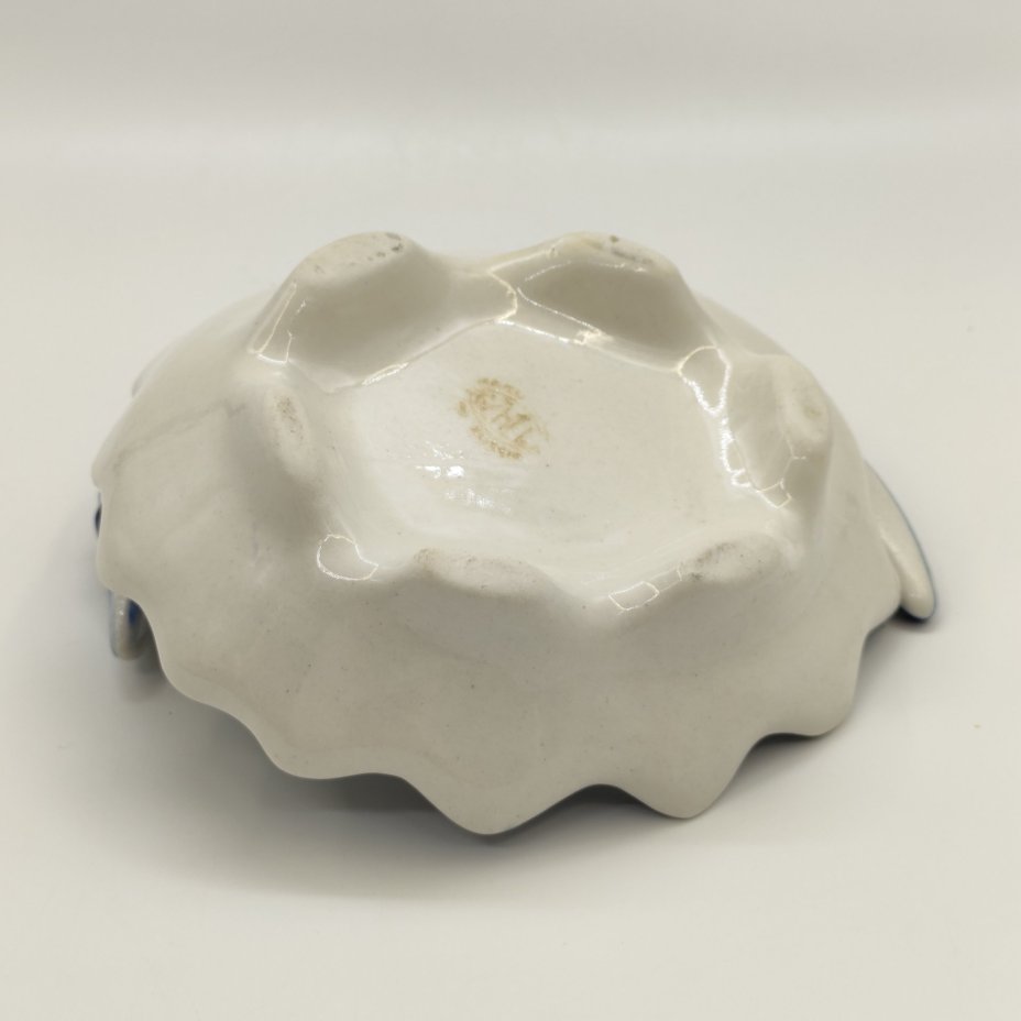 Икорница "Рыба" с цветочным декором, Гжель, фарфор, роспись, СССР, 1991-2015 гг.