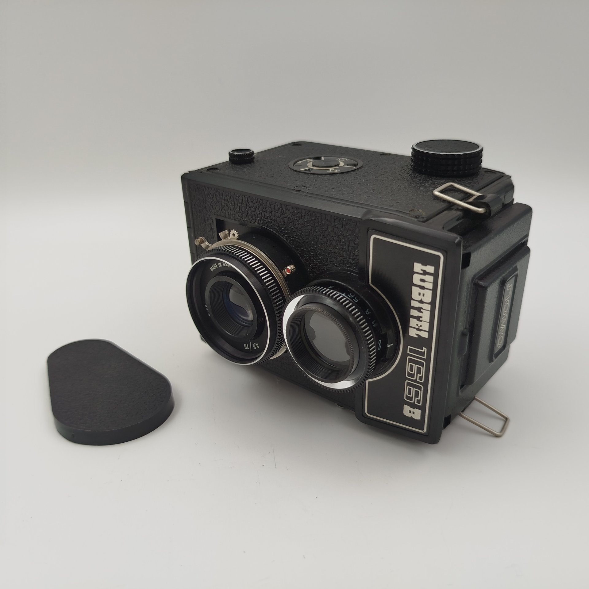 Фотоаппарат "Любитель-166" в кофре, металл, стекло, бакелит, ЛОМО (Ленинградское оптико-механическое объединение), СССР, 1976-1996 гг.