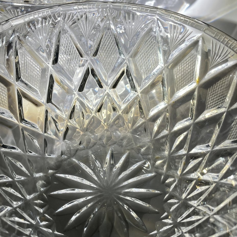 Набор из 2 салатников конусообразной формы с резным геометрическим декором, прессованное стекло, алмазная грань