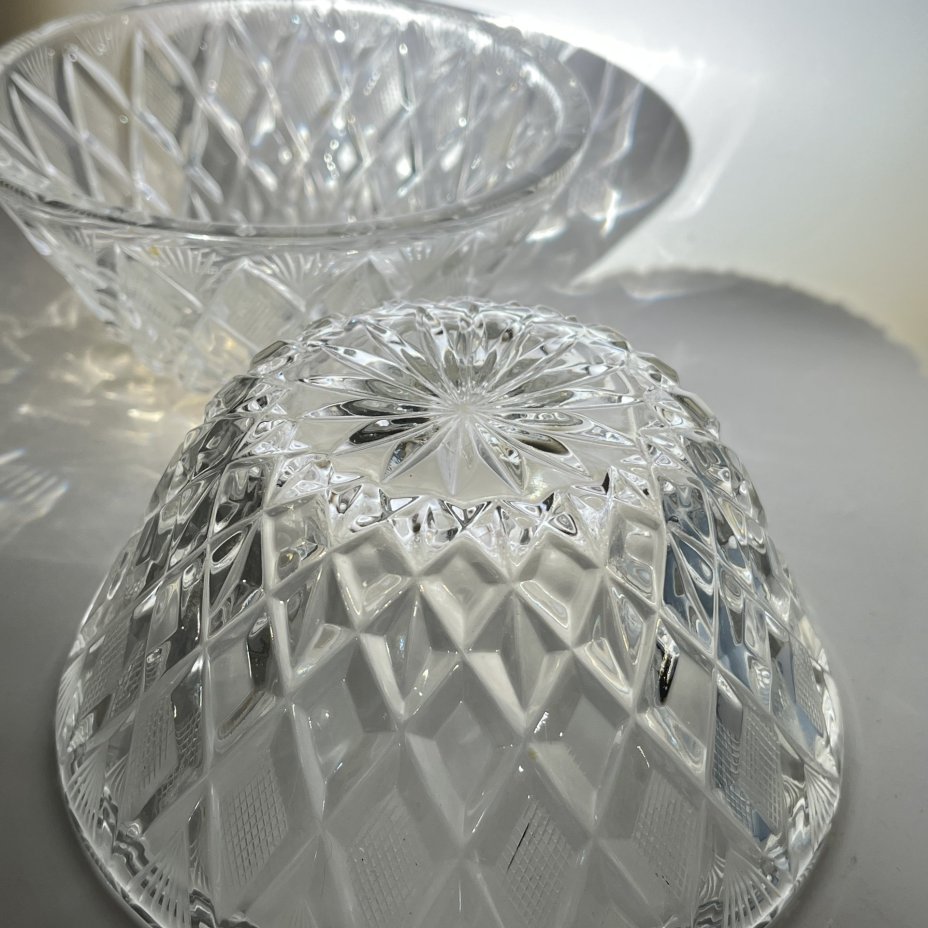 Набор из 2 салатников конусообразной формы с резным геометрическим декором, прессованное стекло, алмазная грань