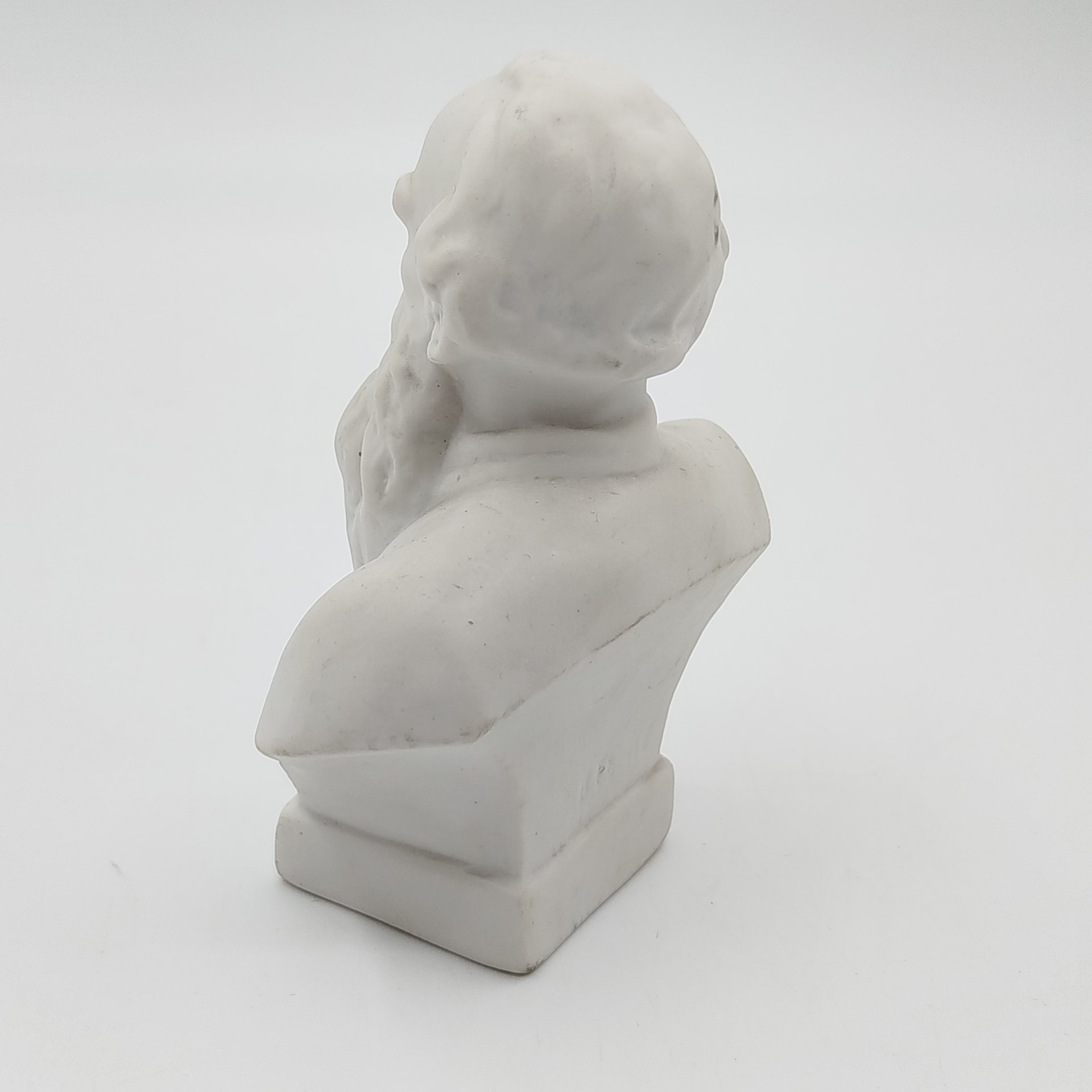 Бюст "Л.Н. Толстой", скульптор В.И. Сычев, Опытный завод «Фарфор» при ГИКИ