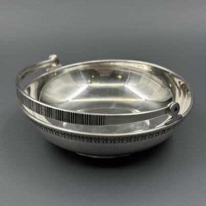 Орешница круглой формы с ручкой, мельхиор (медь-никель), Московский завод ювелирных и металлических изделий (МЮЗ), СССР, 1970-1980 гг., Московский завод ювелирных и металлических изделий (МЮЗ)