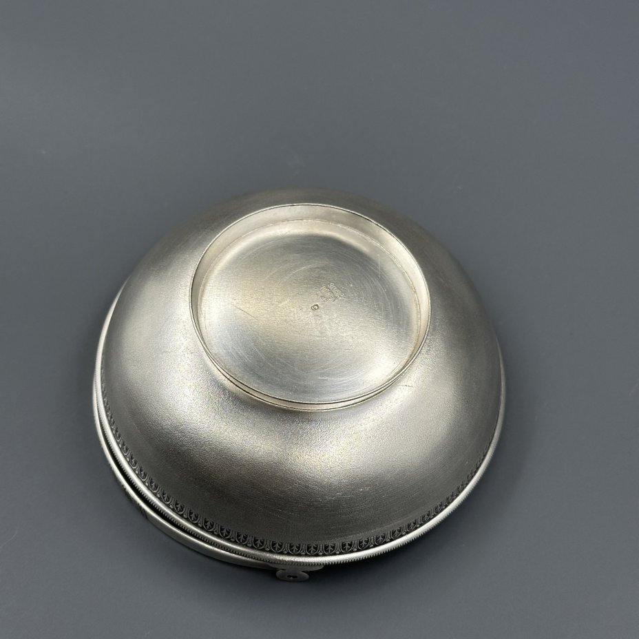 Орешница круглой формы с ручкой, мельхиор (медь-никель), Московский завод ювелирных и металлических изделий (МЮЗ), СССР, 1970-1980 гг., Московский завод ювелирных и металлических изделий (МЮЗ)