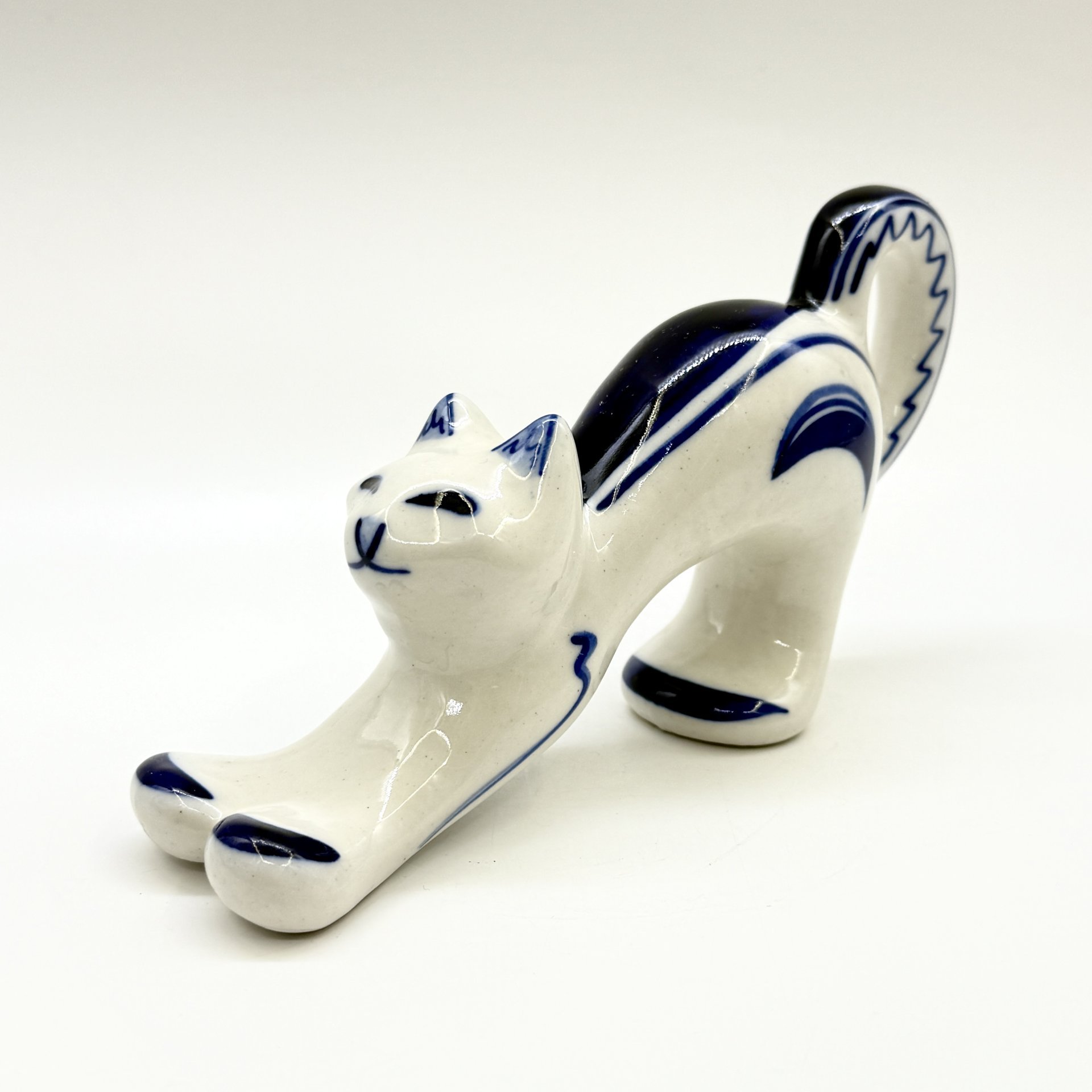 Статуэтка "Кошка", Гжель, фарфор, роспись, СССР, 1970-1990 гг.