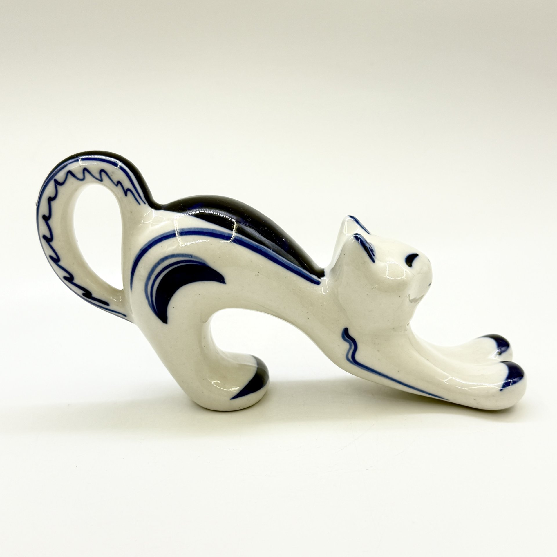 Статуэтка "Кошка", Гжель, фарфор, роспись, СССР, 1970-1990 гг.