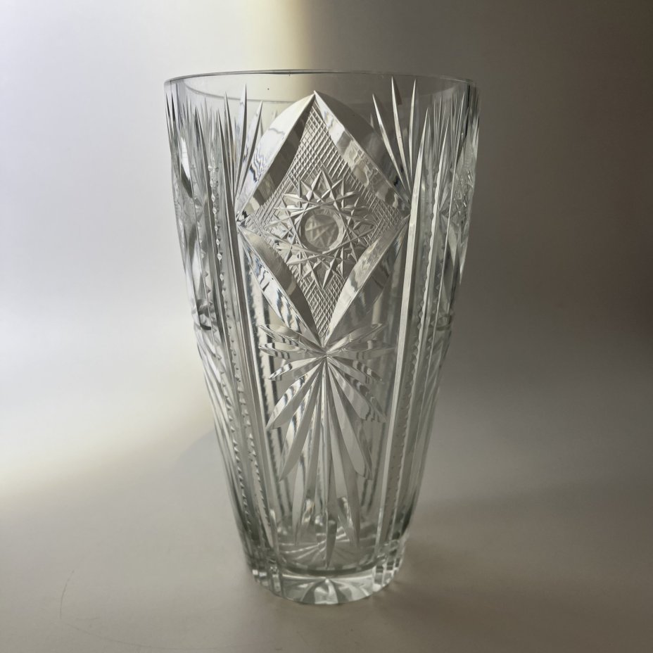Ваза для цветов, украшенная резным декором, хрусталь, алмазная грань, СССР, 1970-1990 гг.