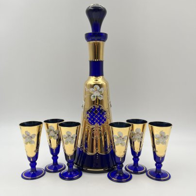 Штоф и шесть рюмок кобальтового оттенка, украшенные лепным цветочным декором, Z+H Glass
