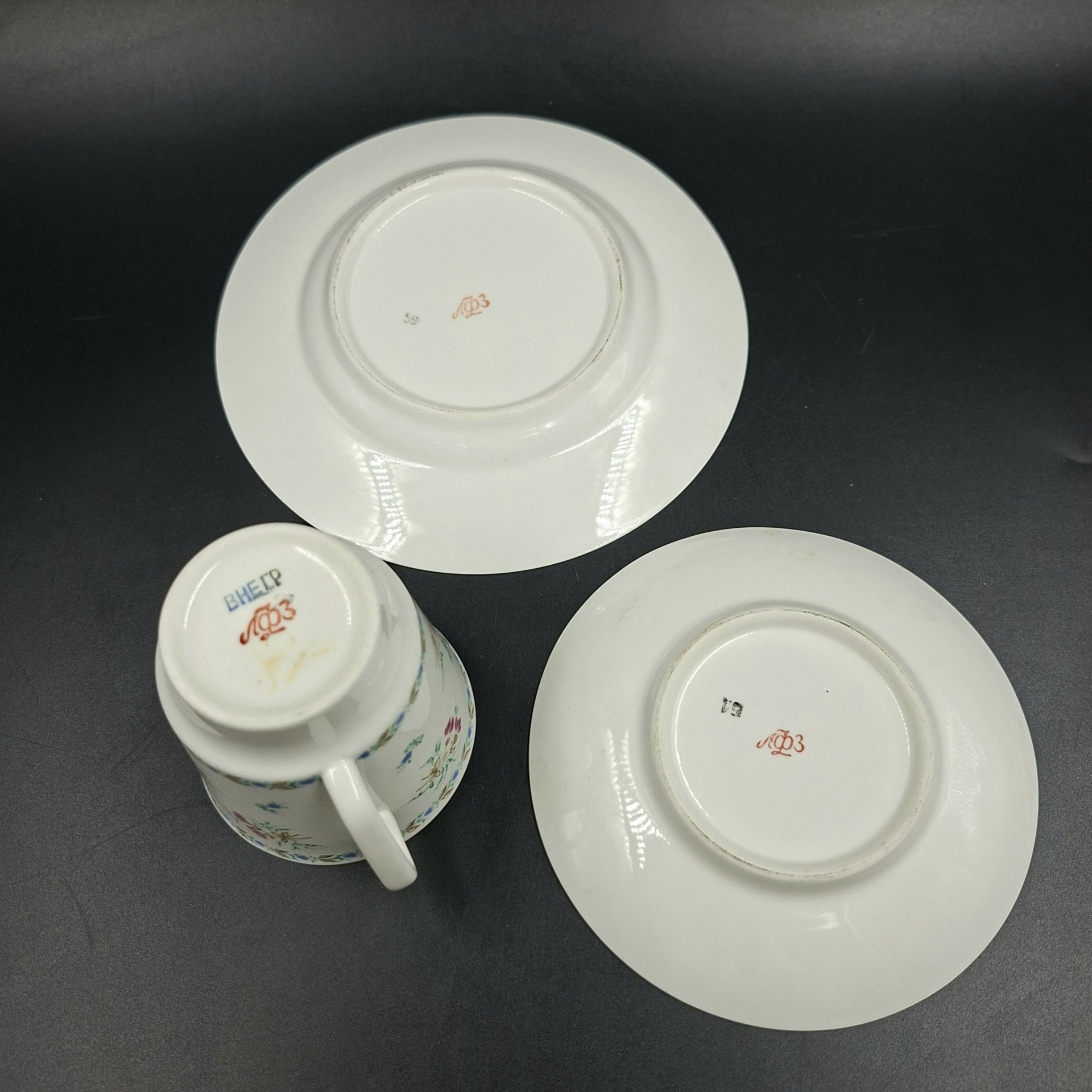 Трио кофейное с цветочным декором (форма "Майская"), фарфор, деколь, Ленинградский фарфоровый завод (ЛФЗ), СССР, 1970-1992 гг.