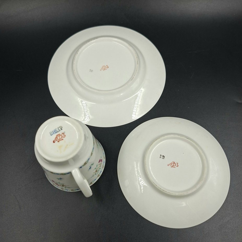 Трио кофейное с цветочным декором (форма "Майская"), фарфор, деколь, Ленинградский фарфоровый завод (ЛФЗ), СССР, 1970-1992 гг.