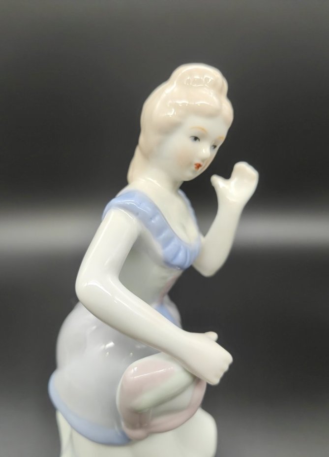Статуэтка "Девушка в бальном платье", фарфор, роспись, Китай, 2000-2015 гг., Китай
