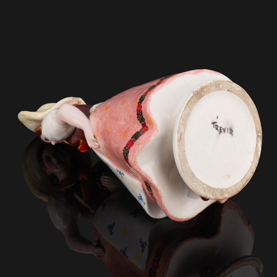Статуэтка "Девочка в шляпе с букетом цветов", Trevir ceramics, керамика, роспись