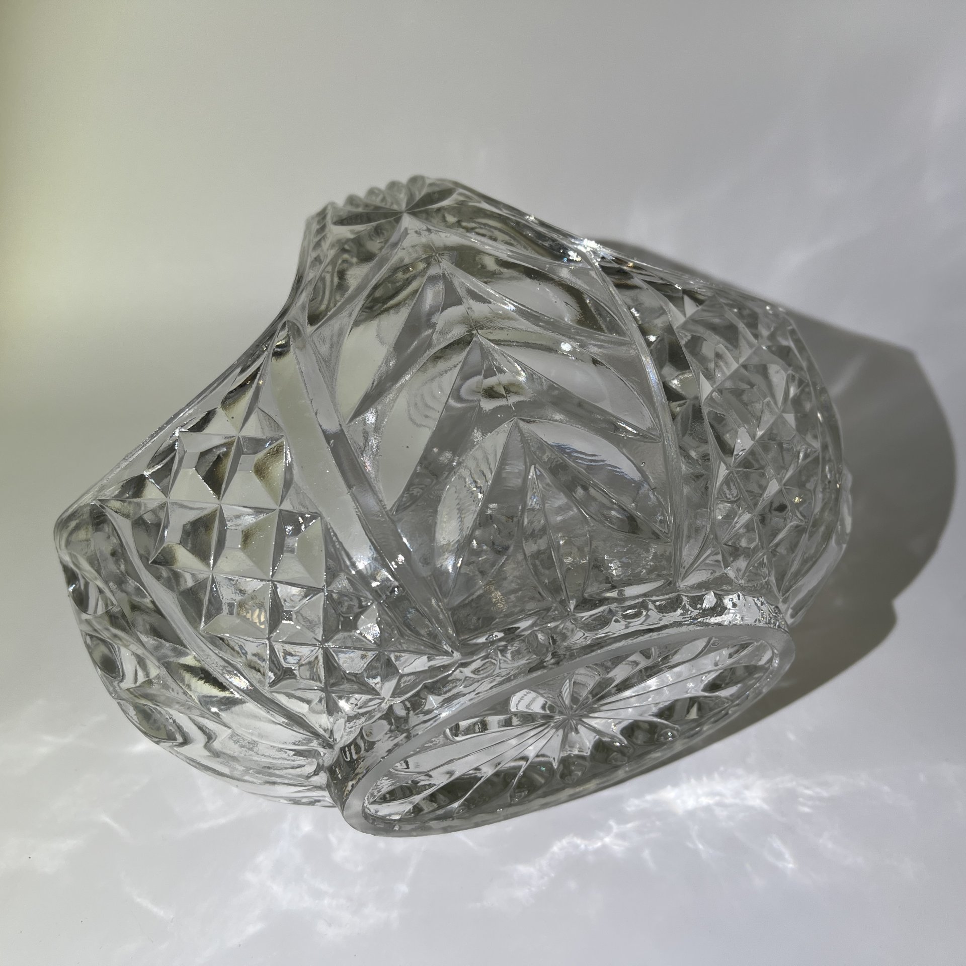 Конфетница в форме корзинки с рельефным декором, хрусталь, СССР, 1970-1990 гг.