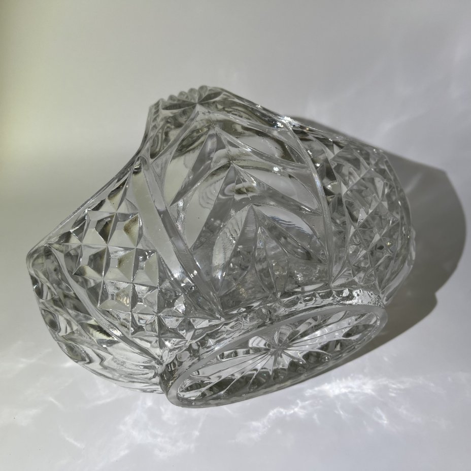 Конфетница в форме корзинки с рельефным декором, хрусталь, СССР, 1970-1990 гг.