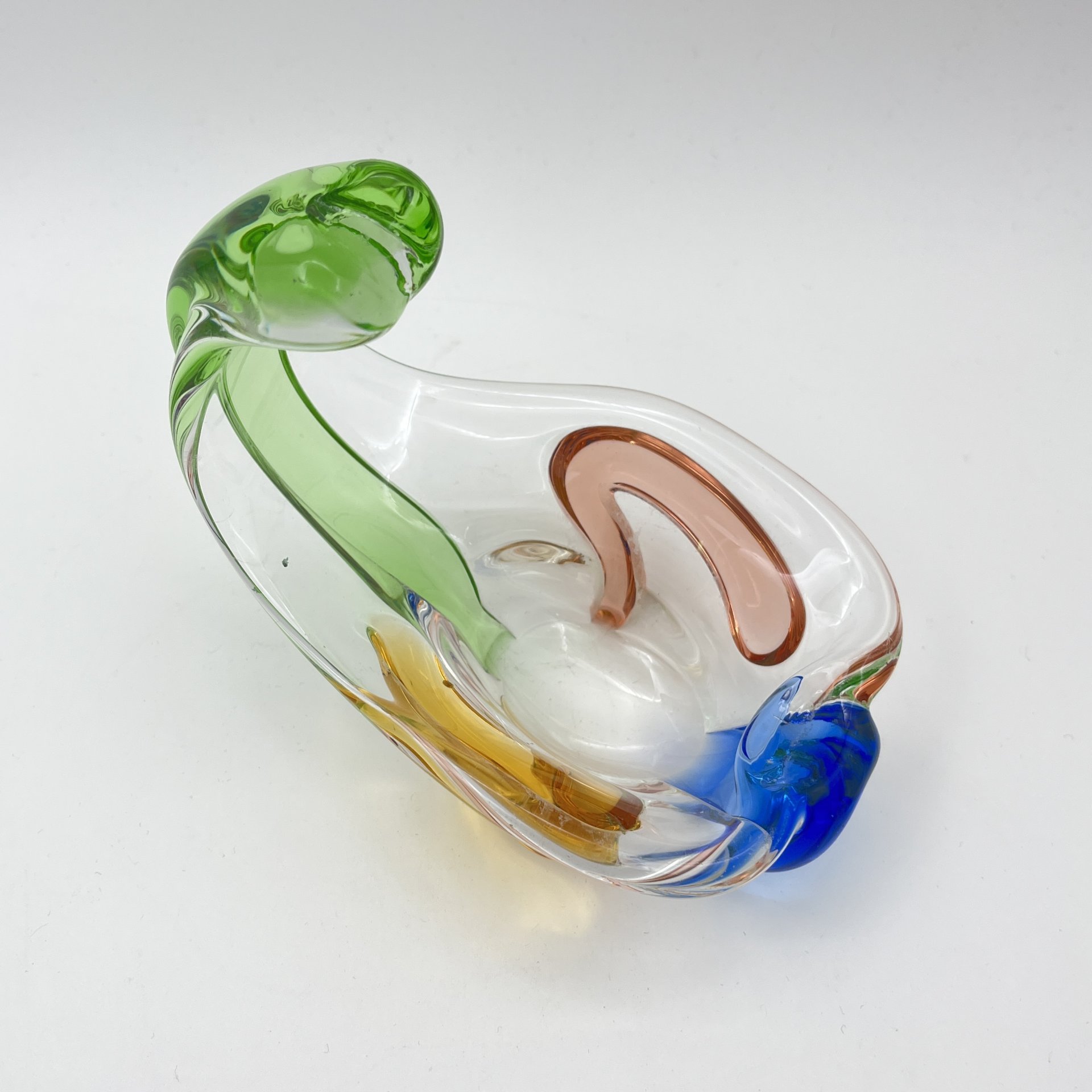 Пепельница необычной формы, дизайнер Karel Zemek, коллекция "Рапсодия", номер модели 53703/15, стекло, гутная техника, Mstisov Glassworks (Стекольный завод в Мстишов), Чехословакия, 1963-1970 гг.