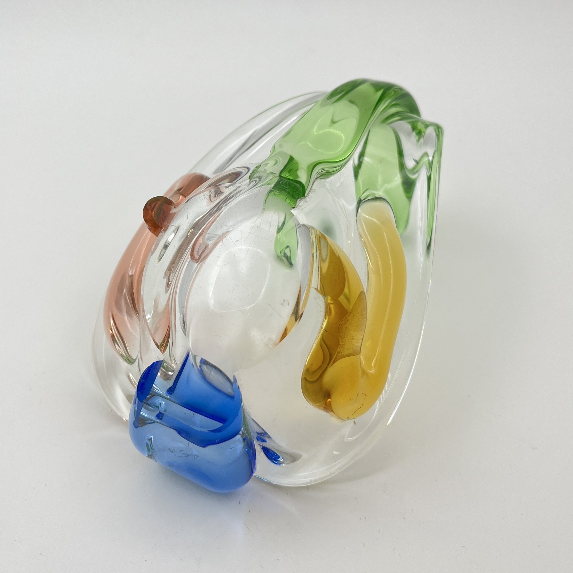 Пепельница необычной формы, дизайнер Karel Zemek, коллекция "Рапсодия", номер модели 53703/15, стекло, гутная техника, Mstisov Glassworks (Стекольный завод в Мстишов), Чехословакия, 1963-1970 гг.