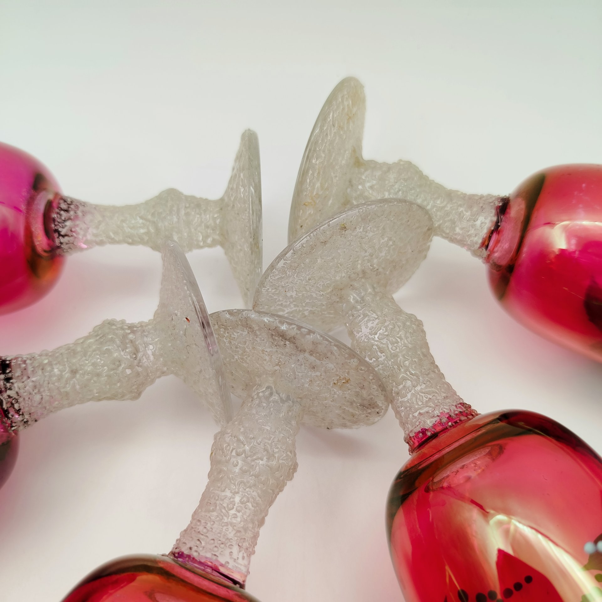 Набор для крепких напитков с цветочным декором и обсыпкой (графин и 5 бокалов), стекло, роспись, налепы, Чехословакия, 1970-1990 гг.