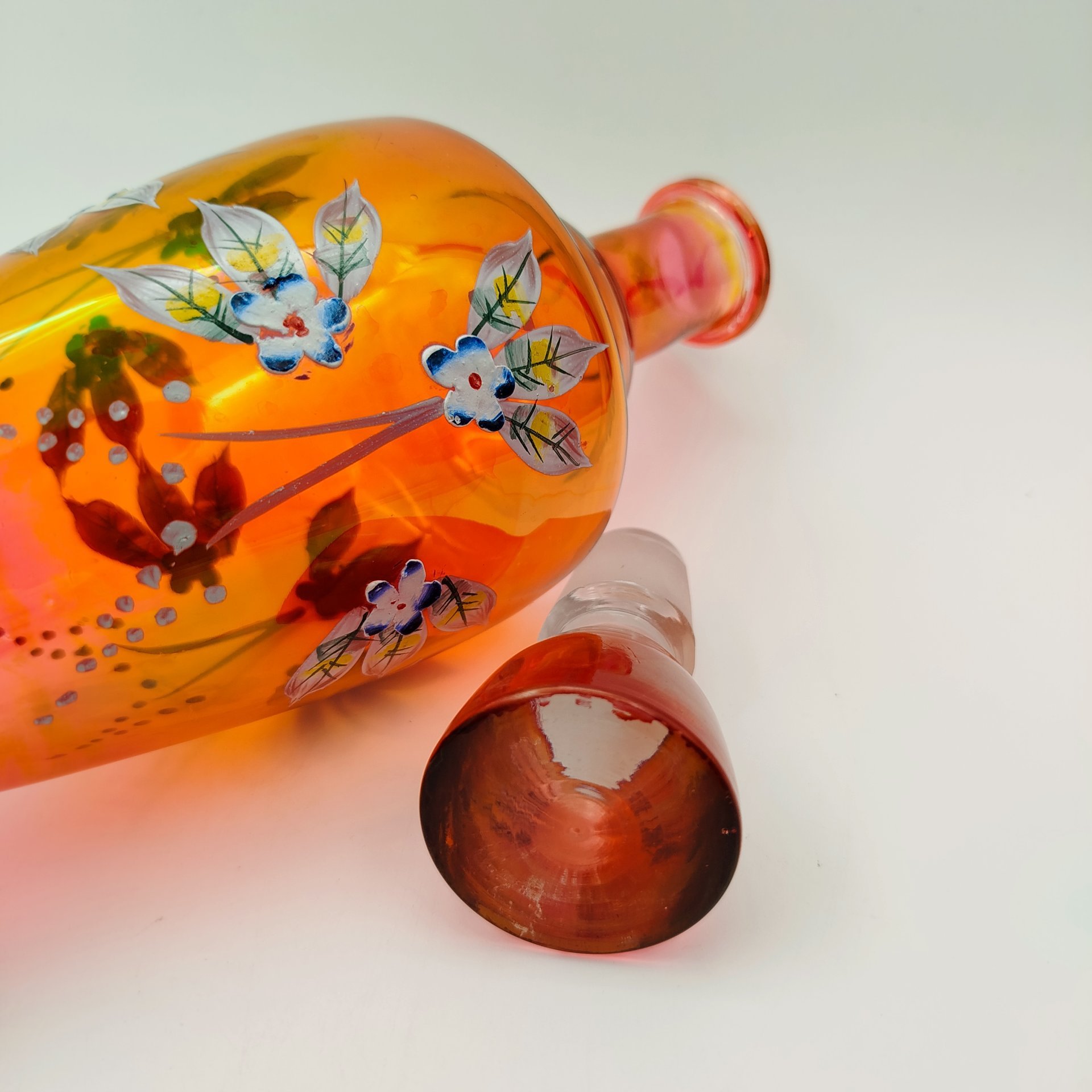 Набор для крепких напитков с цветочным декором и обсыпкой (графин и 5 бокалов), стекло, роспись, налепы, Чехословакия, 1970-1990 гг.