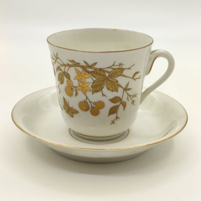 Пара чайная с ягодным декором, фарфор, эмалевая роспись, золочение, Западная Европа, 1890-1920 гг.