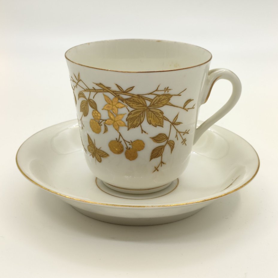Пара чайная с ягодным декором, фарфор, эмалевая роспись, золочение, Западная Европа, 1890-1920 гг.