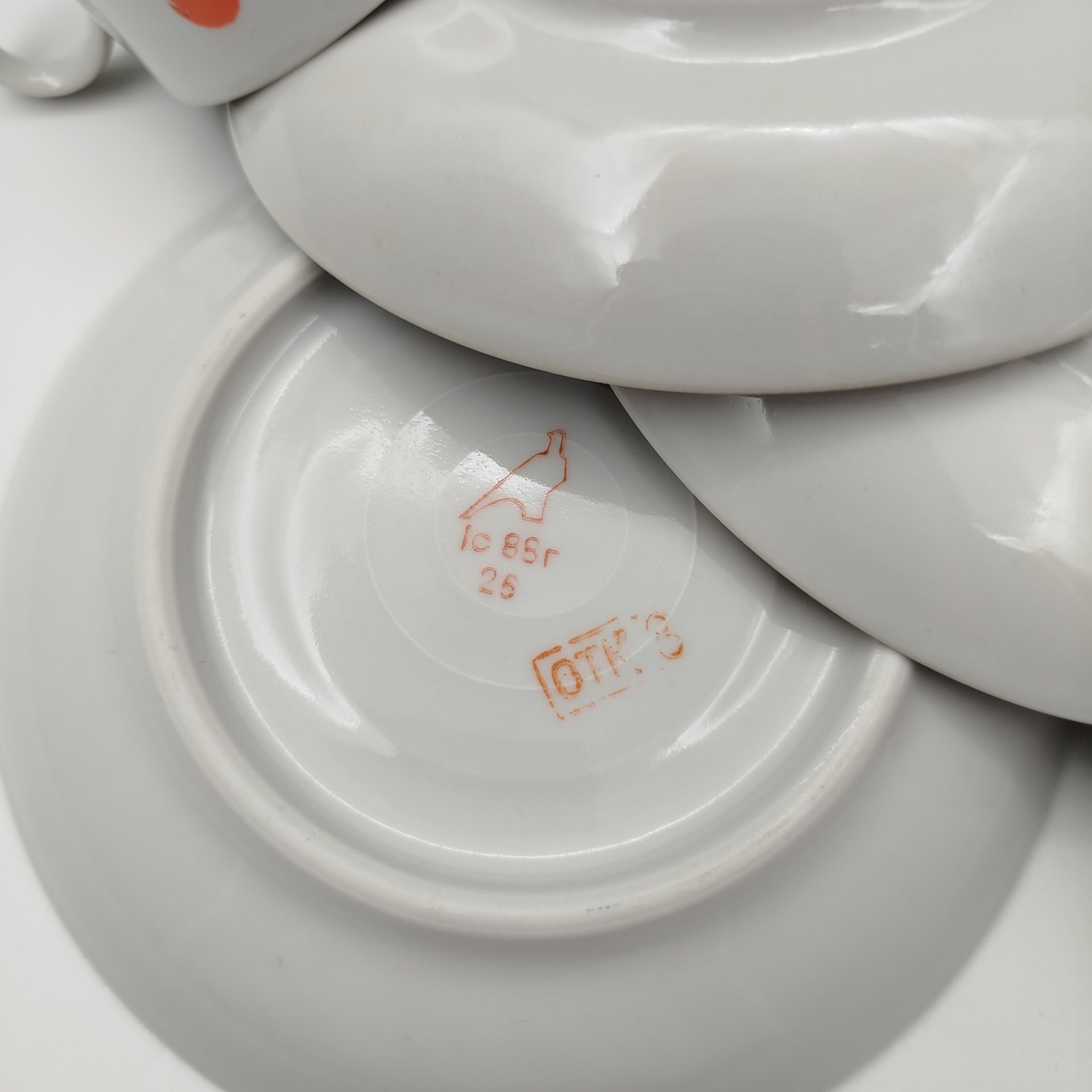 Набор из 4-х чашек, украшенных декором в виде гороха, фарфор, деколь, Дулевский фарфоровый завод (Дулёво), СССР, 1988 г.