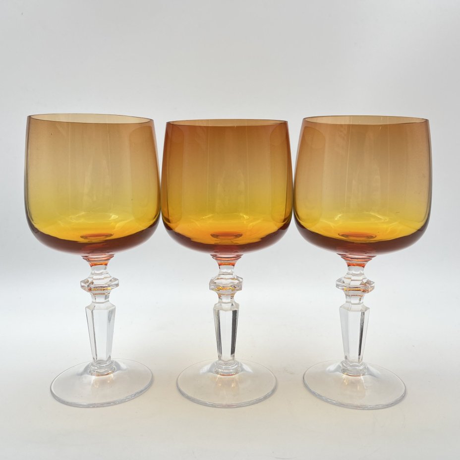 Набор бокалов с градиентом от красного к желтому, на 3 персоны, автор А.М.Силко,, стекло, Стекольный завод «Красный май», СССР, 1960-1980 гг.