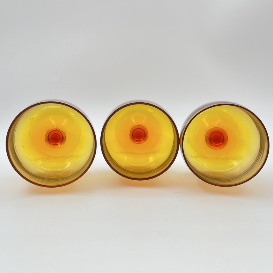 Набор бокалов с градиентом от красного к желтому, на 3 персоны, автор А.М.Силко,, стекло, Стекольный завод «Красный май», СССР, 1960-1980 гг.