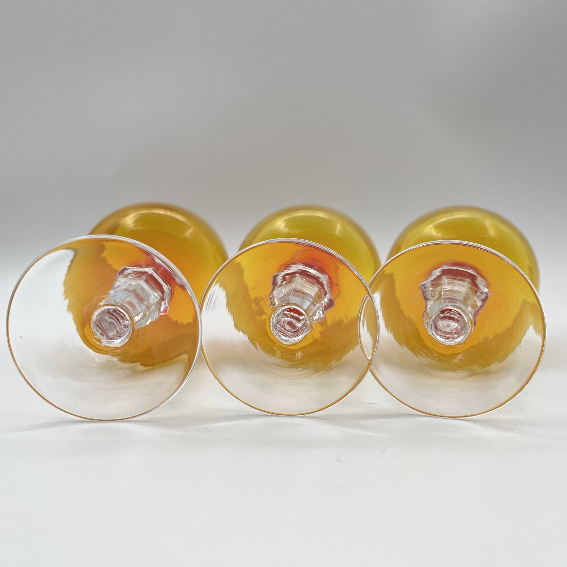 Набор бокалов с градиентом от красного к желтому, на 3 персоны, автор А.М.Силко,, стекло, Стекольный завод «Красный май», СССР, 1960-1980 гг.