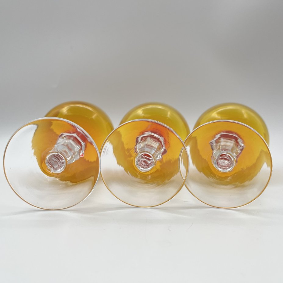 Набор бокалов с градиентом от красного к желтому, на 3 персоны, автор А.М.Силко,, стекло, Стекольный завод «Красный май», СССР, 1960-1980 гг.