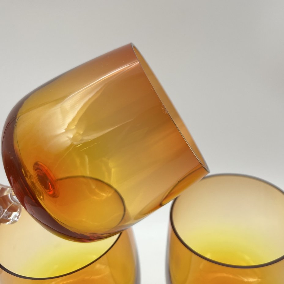 Набор бокалов с градиентом от красного к желтому, на 3 персоны, автор А.М.Силко,, стекло, Стекольный завод «Красный май», СССР, 1960-1980 гг.
