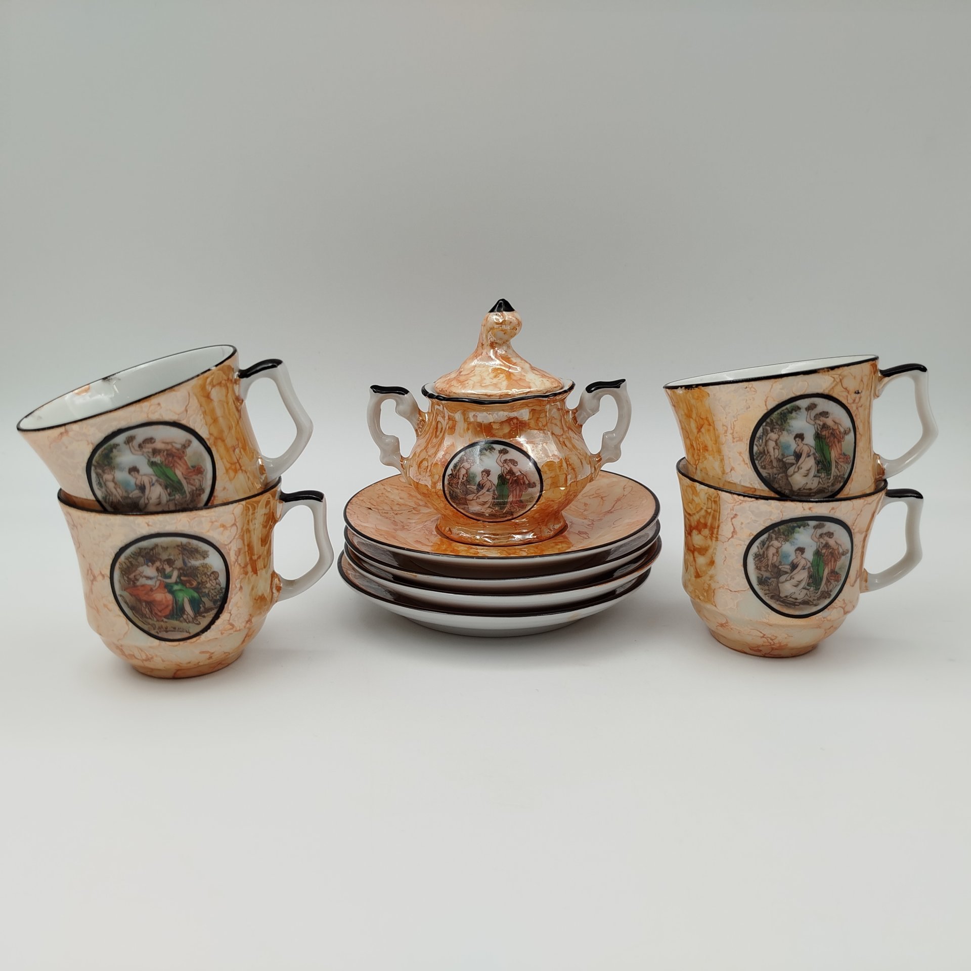 Набор кофейный "Мадонна" с декором в виде разводов (4 кофейные пары и сахарница), фарфор, люстр, деколь, Европа, 1970-1990 гг.