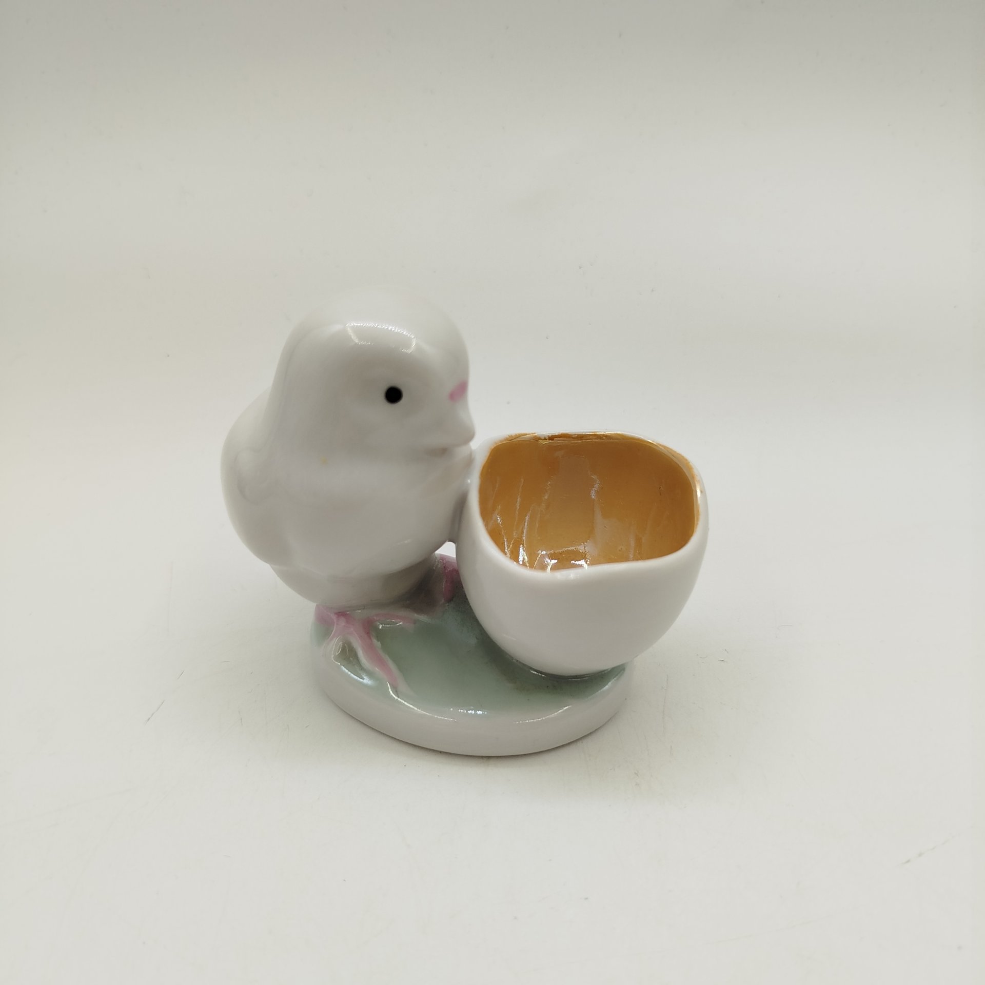 Подставка под яйцо (пашотница) "цыплёнок со скорлупой", фарфор, роспись, люстр, Дулевский фарфоровый завод (Дулёво), Россия, 2000 г.