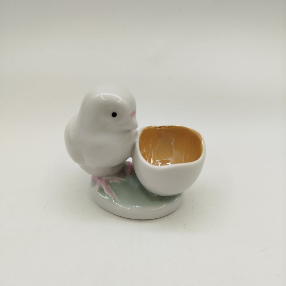 Подставка под яйцо (пашотница) "цыплёнок со скорлупой", фарфор, роспись, люстр, Дулевский фарфоровый завод (Дулёво), Россия, 2000 г.