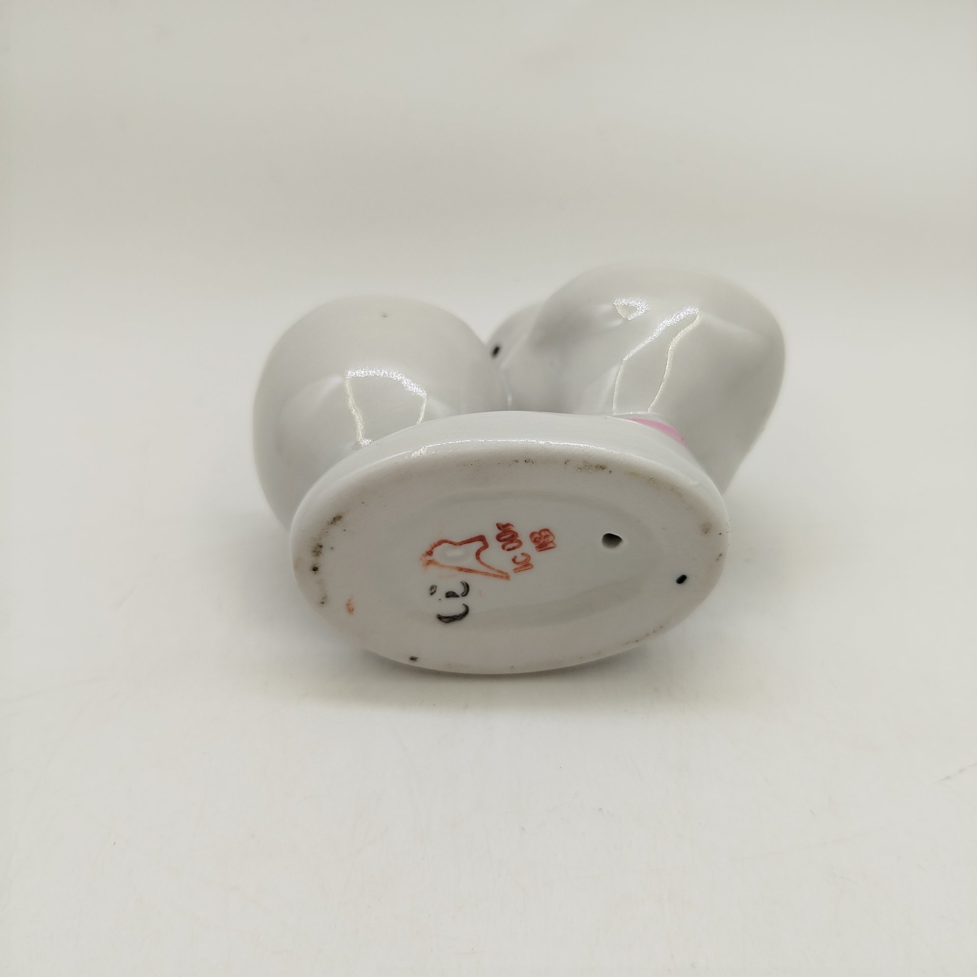 Подставка под яйцо (пашотница) "цыплёнок со скорлупой", фарфор, роспись, люстр, Дулевский фарфоровый завод (Дулёво), Россия, 2000 г.