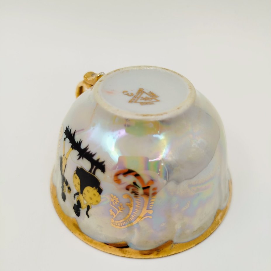 Набор чайный на одну персону (4 предмета), украшенный галантной сценой, фарфор, люстр, деколь, золочение, Jugoporcelan Titov Veles, Югославия, 1960-1980 гг.