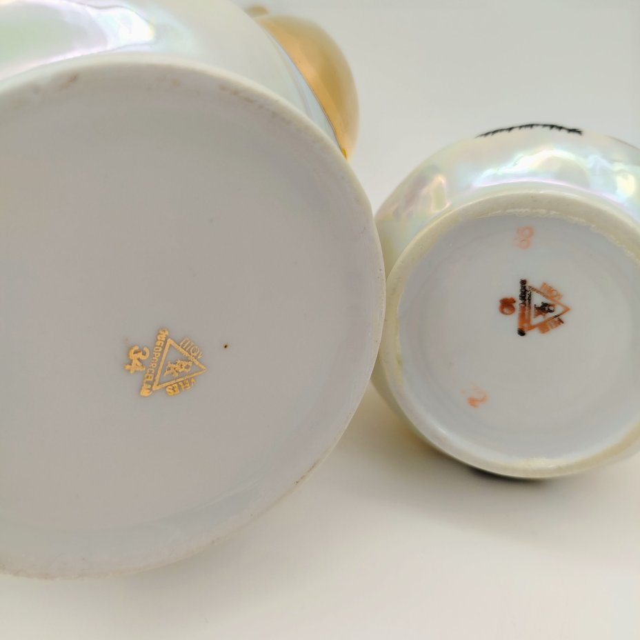 Набор чайный на одну персону (4 предмета), украшенный галантной сценой, фарфор, люстр, деколь, золочение, Jugoporcelan Titov Veles, Югославия, 1960-1980 гг.