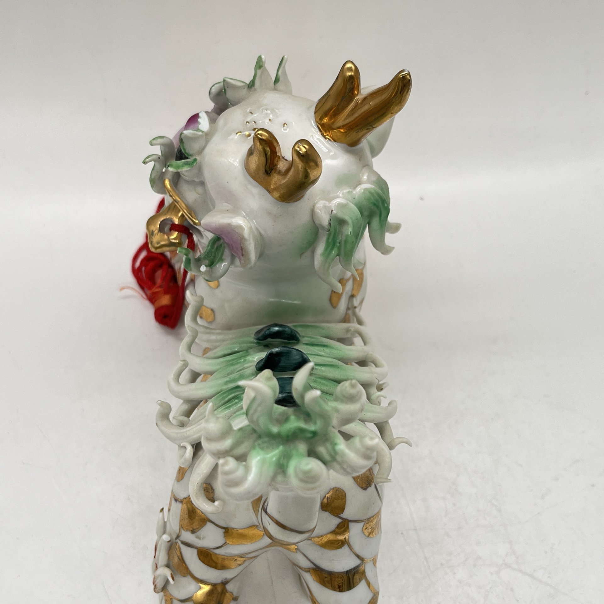 Статуэтка "Собака Фу", фарфор, роспись, золочение, Китай, 1990-2010 гг.