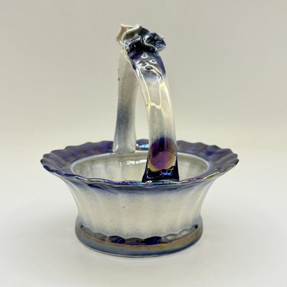 Конфетница с рельефным декором, фарфор, рельеф, люстр, Китай, 1980-2000 гг.