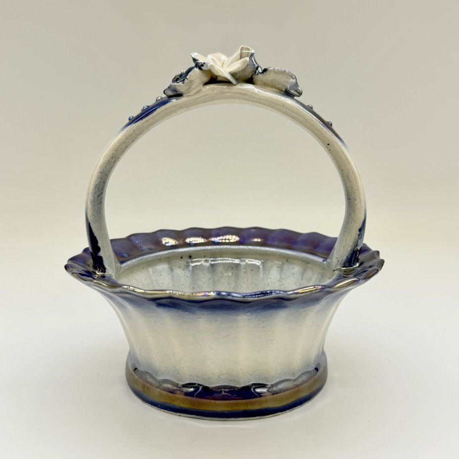 Конфетница с рельефным декором, фарфор, рельеф, люстр, Китай, 1980-2000 гг.