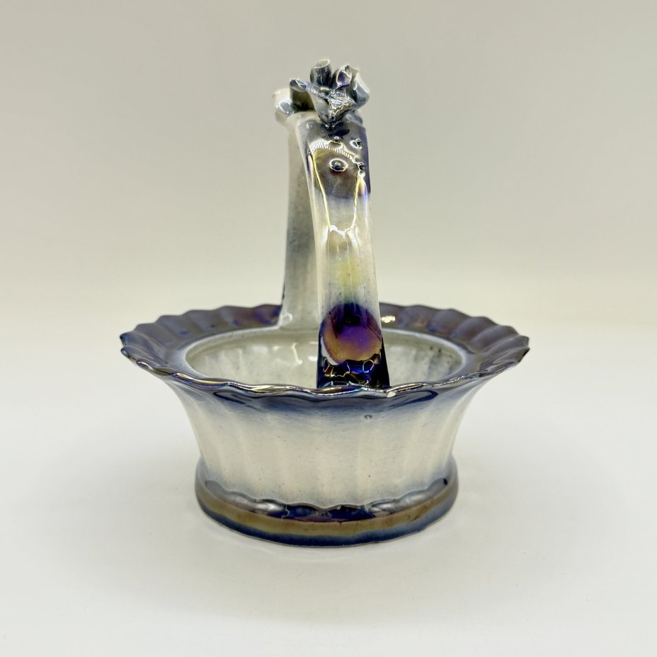 Конфетница с рельефным декором, фарфор, рельеф, люстр, Китай, 1980-2000 гг.