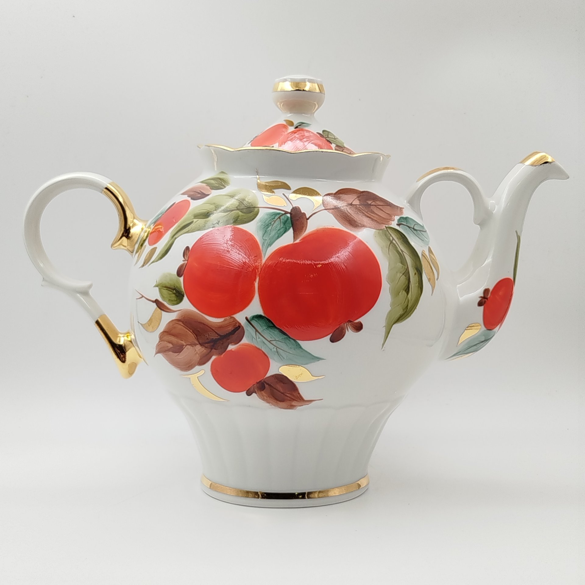 Чайник доливной, с изображением яблок на ветке