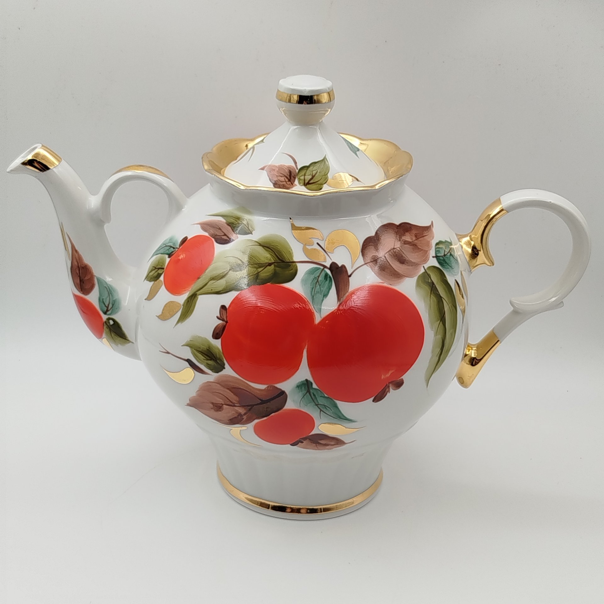 Чайник доливной, с изображением яблок на ветке