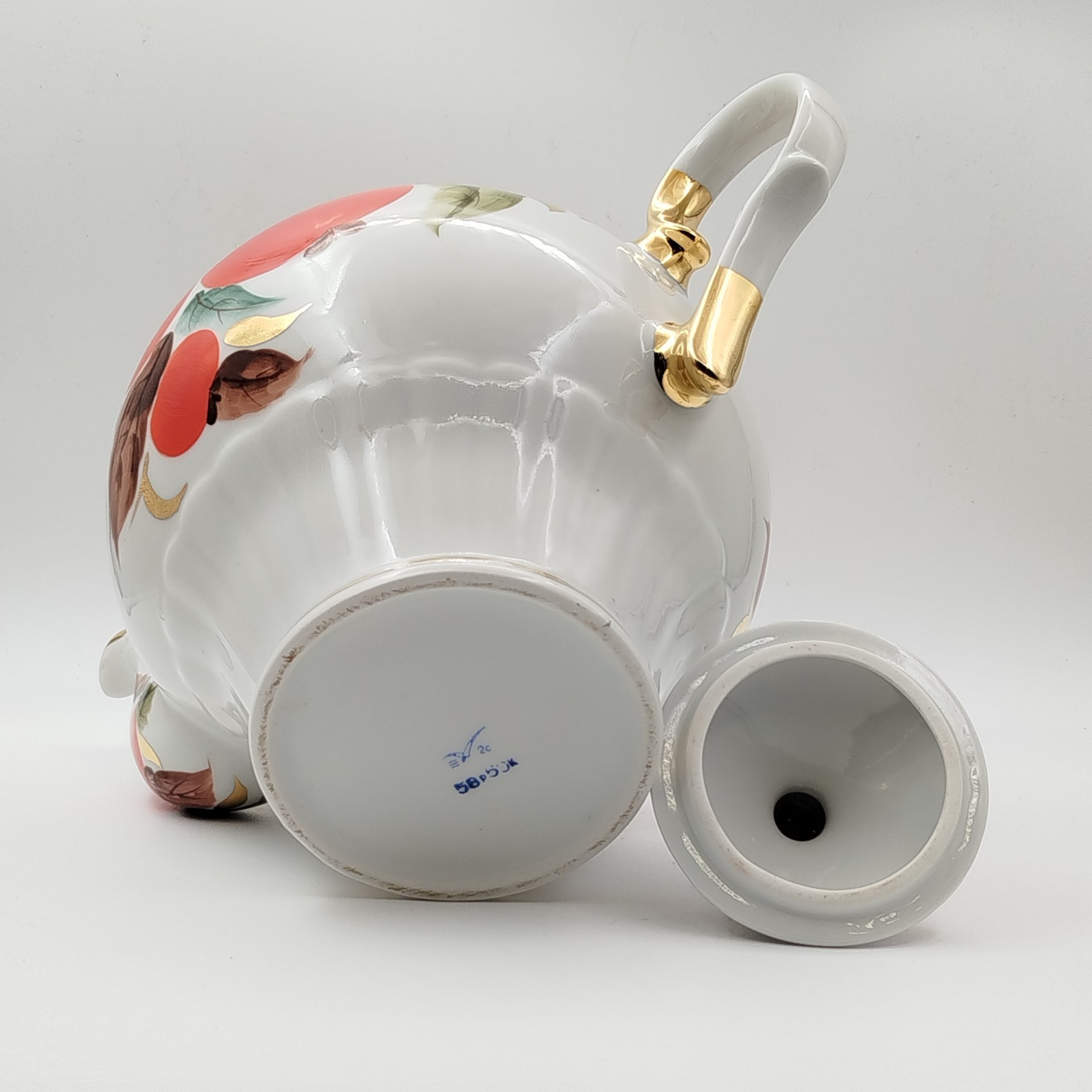 Чайник доливной, с изображением яблок на ветке