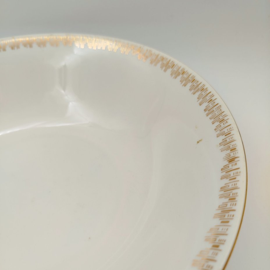 Салатник с геометрическим орнаментом вдоль борта, фарфор, золочение, Moritz Zdekauer (MZ), Чехословакия, 1960-1980 гг.