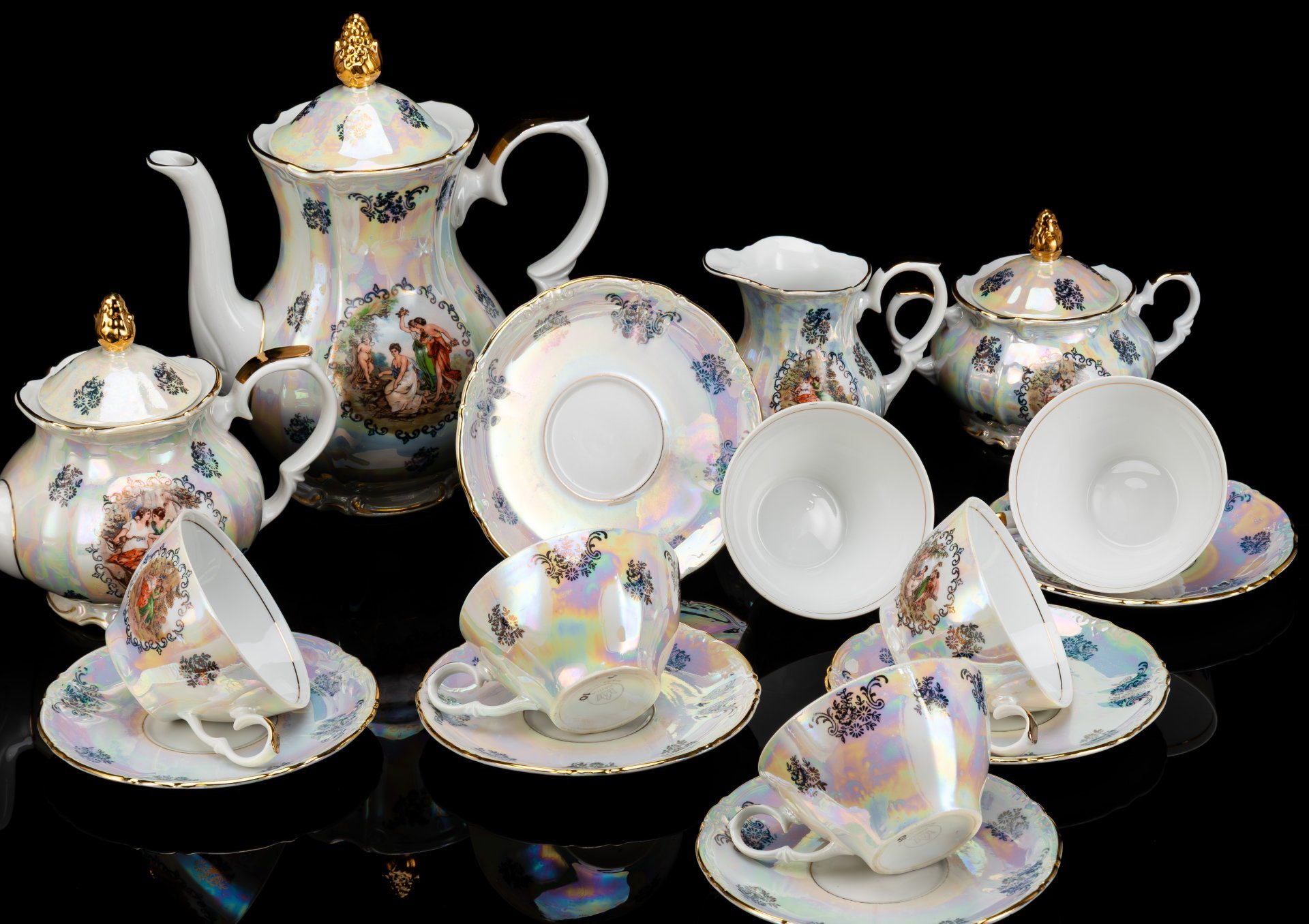 Сервиз чайно-кофейный "Мадонна" на 6 персон (16 предметов), фарфор, деколь, люстр, золочение, Kahla, ГДР, 1967-1987 гг.