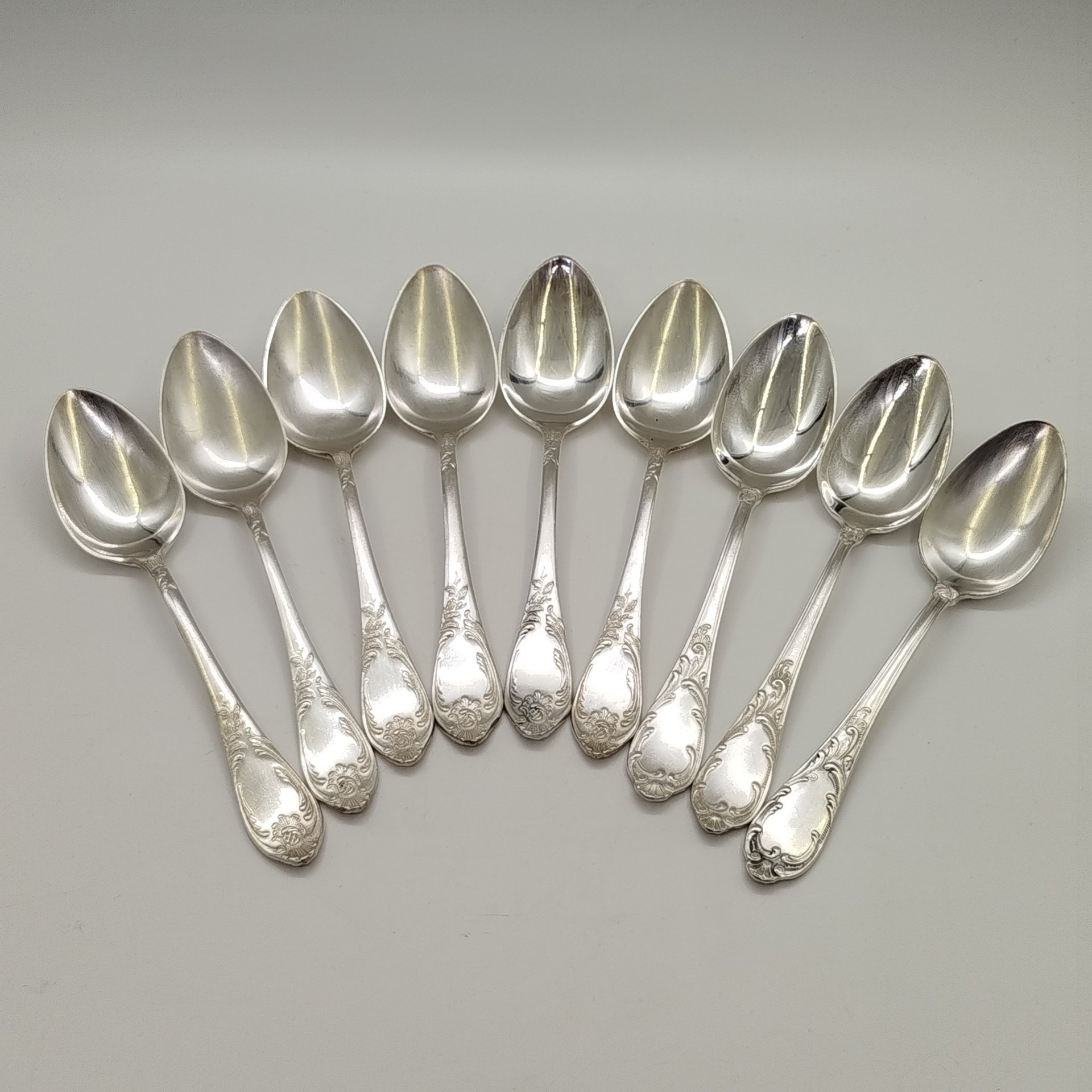 Набор столовых ложек с растительным декором на 9 персон, мНЦ (медь-никель-цинк), Вольнянский завод столовых приборов им. Шевченко (ЗiШ, ЗиШ), СССР, 1960-1990 гг.