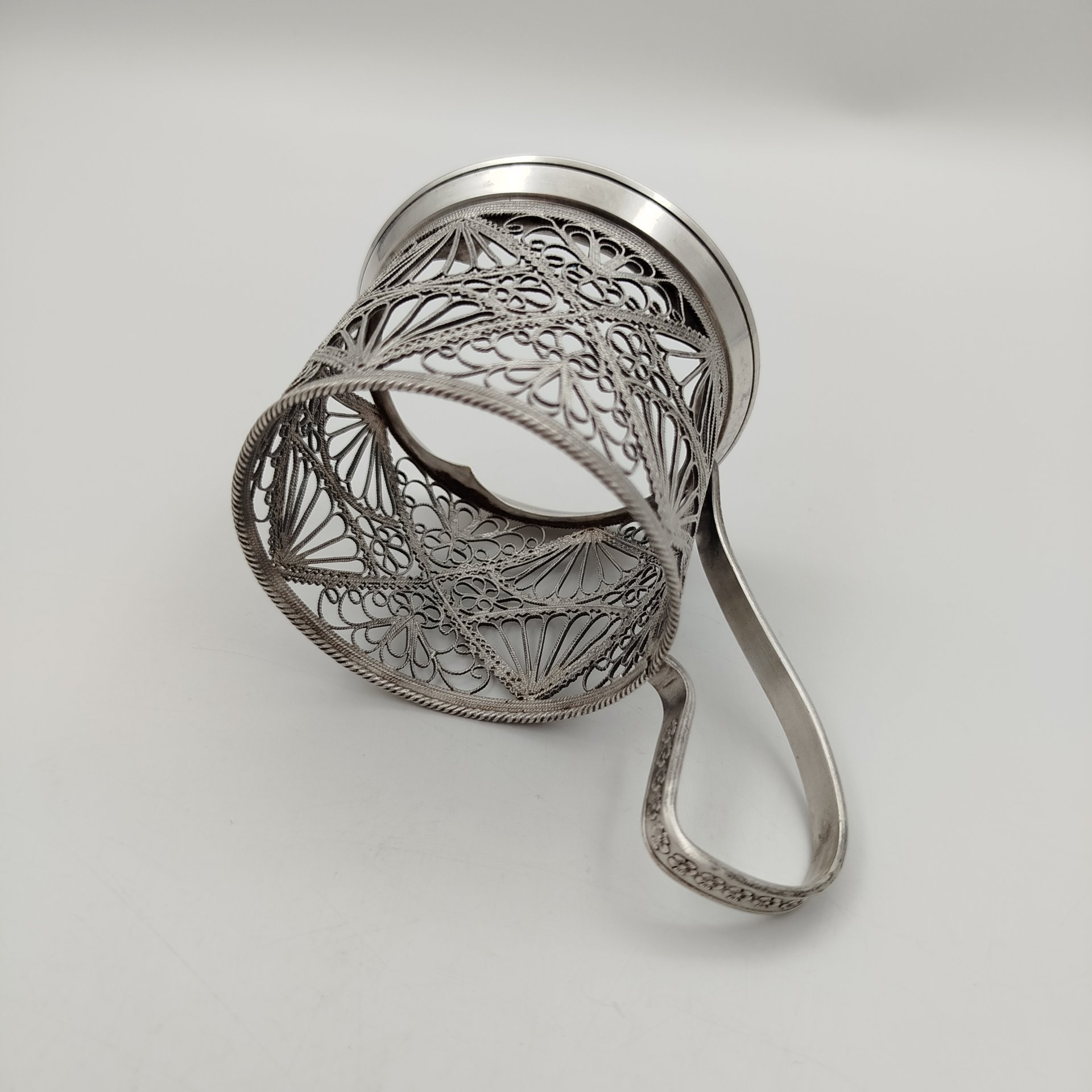 Подстаканник, выполненный в технике ажурной скани, мельхиор (медь-никель), Мстерская художественная фабрика  «Ювелир», Мстерская художественная фабрика  «Ювелир»
